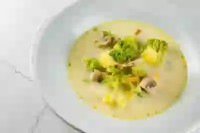 Brokolių sriuba su pievagrybiais ir grietinėle