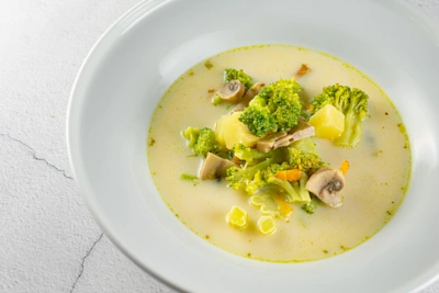Brokolių sriuba su pievagrybiais ir grietinėle
