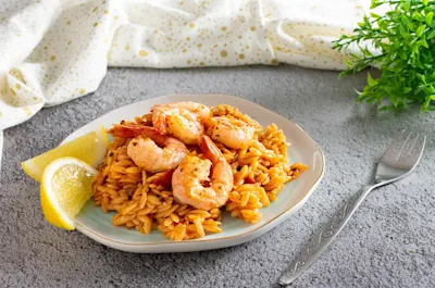 Pomidorinis Orzo risotto su krevetėmis