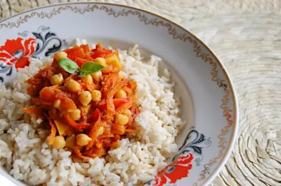 Avinžirnių troškinys su daržovėmis