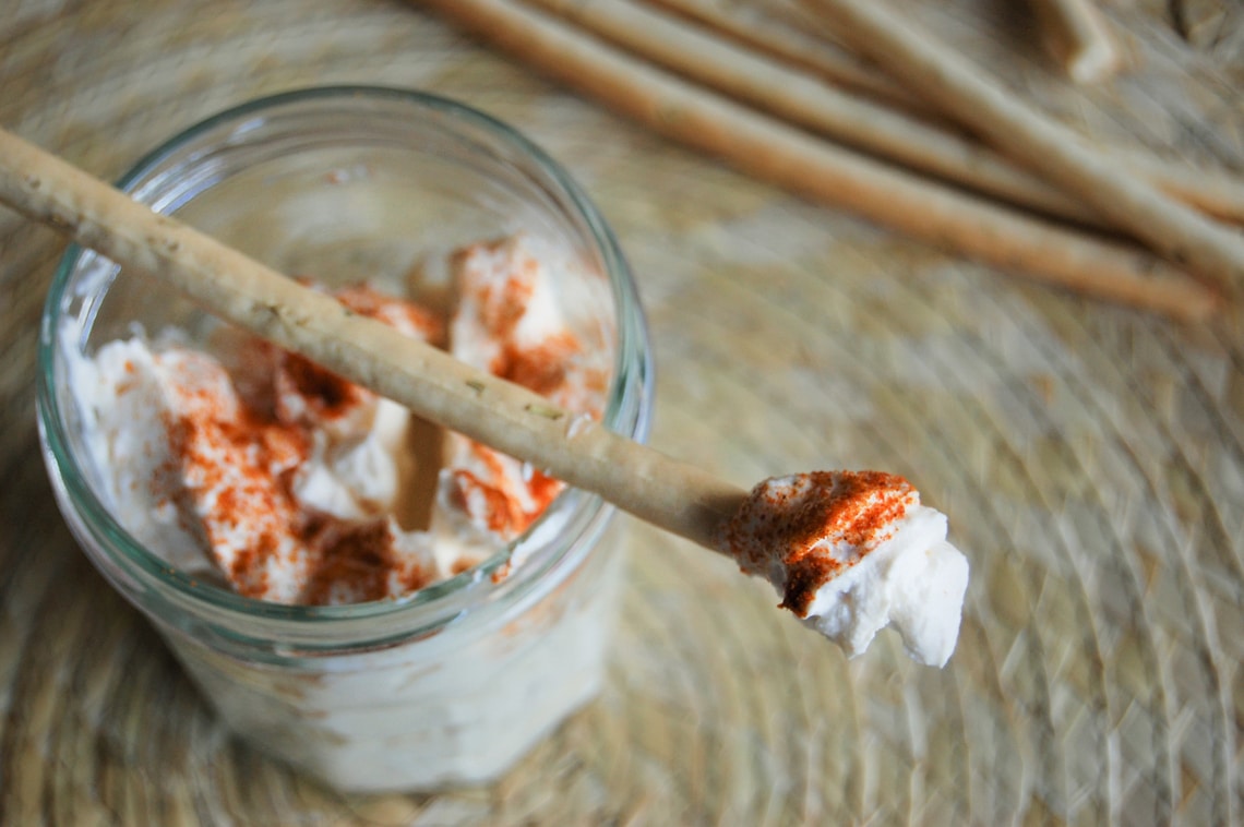 Aštri serbiška fetos sūrio užtepėlė Urnebes