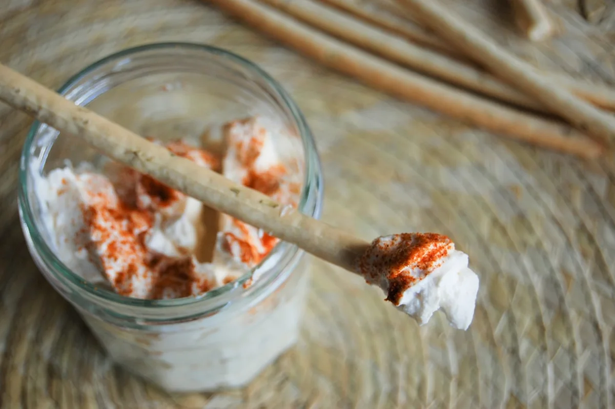 Aštri serbiška fetos sūrio užtepėlė Urnebes