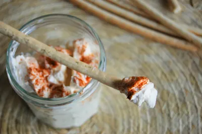 Aštri serbiška fetos sūrio užtepėlė Urnebes