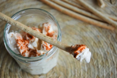 Aštri serbiška fetos sūrio užtepėlė Urnebes