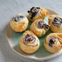 Greiti pyragėliai su kreminiu sūreliu