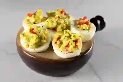 Įdaryti kiaušiniai su gvakamole