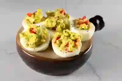 Įdaryti kiaušiniai su gvakamole