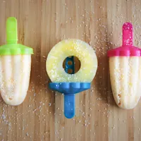 Gaivūs vaisiniai ledai su kokosų pienu