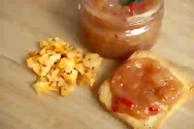 Kvapnus svarainių čatnis - pagardas prie paukštienos, mėsos ir sūrio