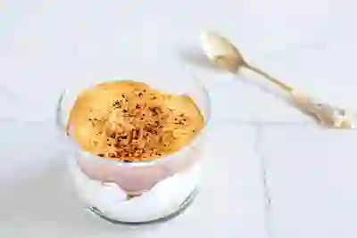 Dalgona sūrio pyragėlis stiklinėje