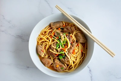 Azijietiški makaronai su jautiena