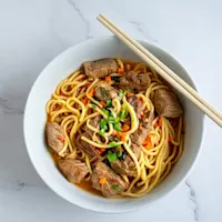 Azijietiški makaronai su jautiena