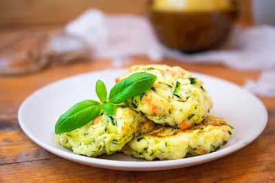 Varškės ir cukinijų kepsneliai su lašiša orkaitėje