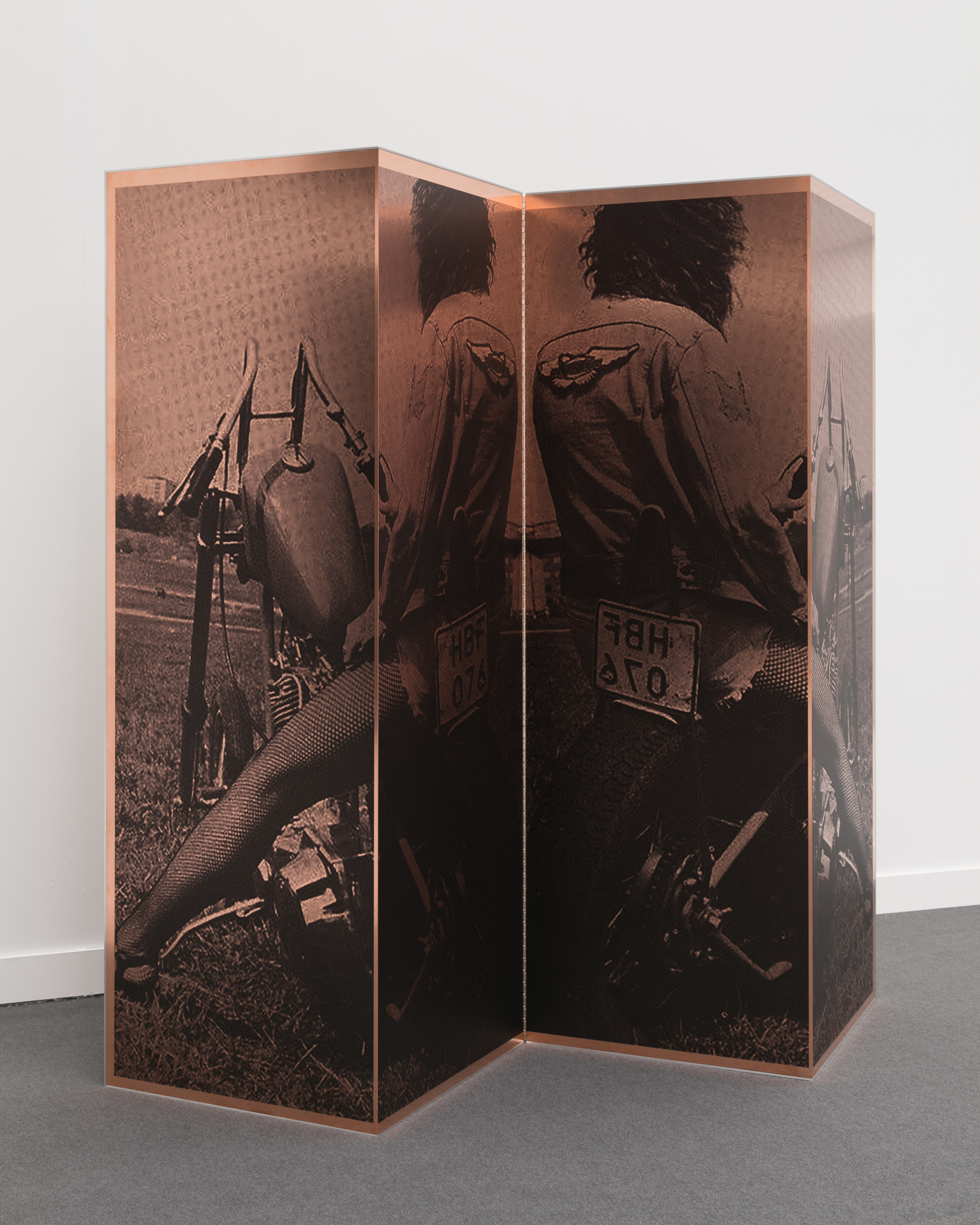 screen frieze side view 2