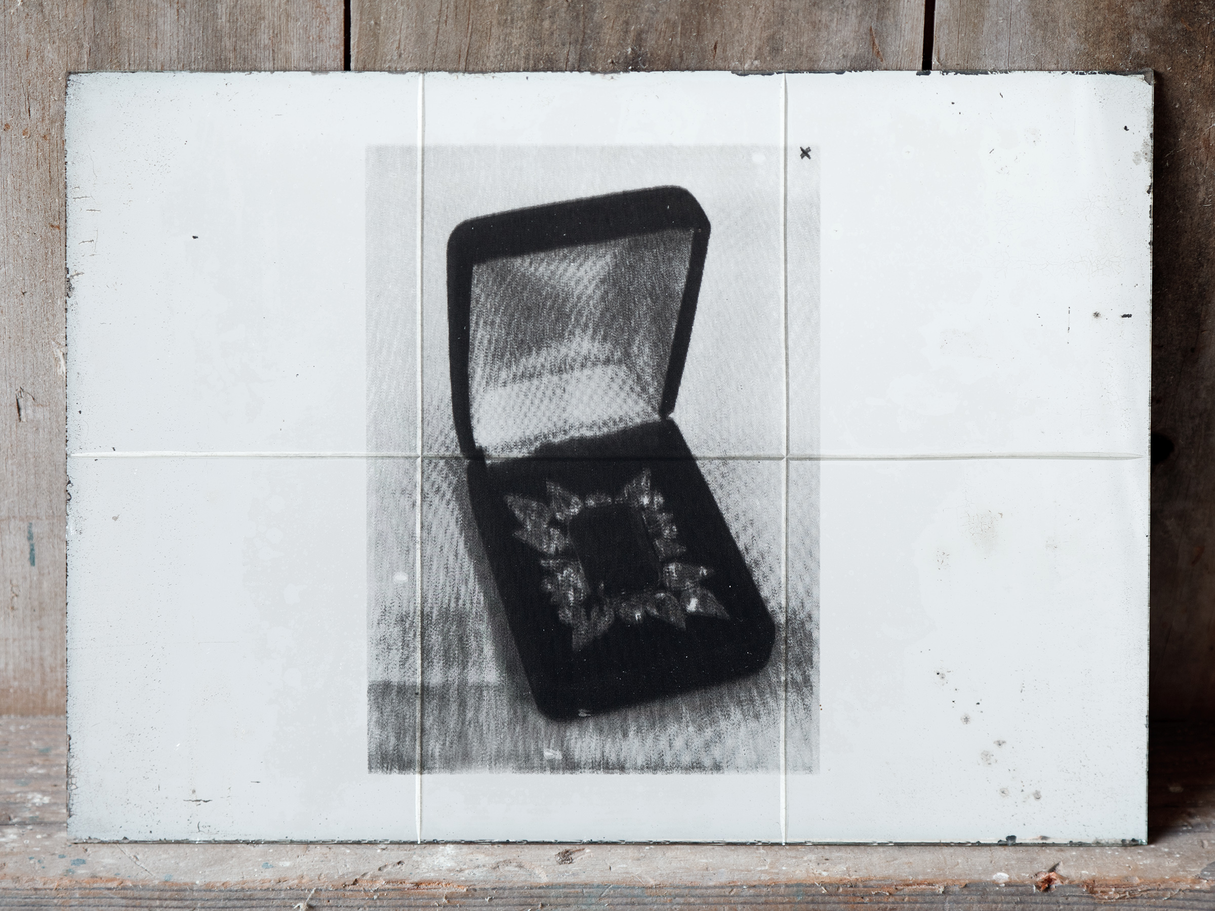 Print on mirror, broach box