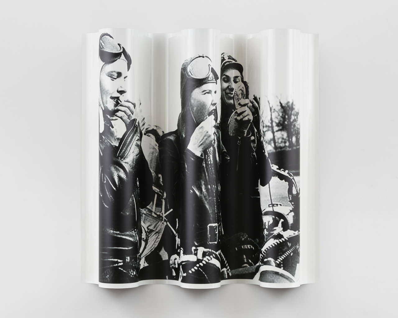 Lipstick 3 women crop 