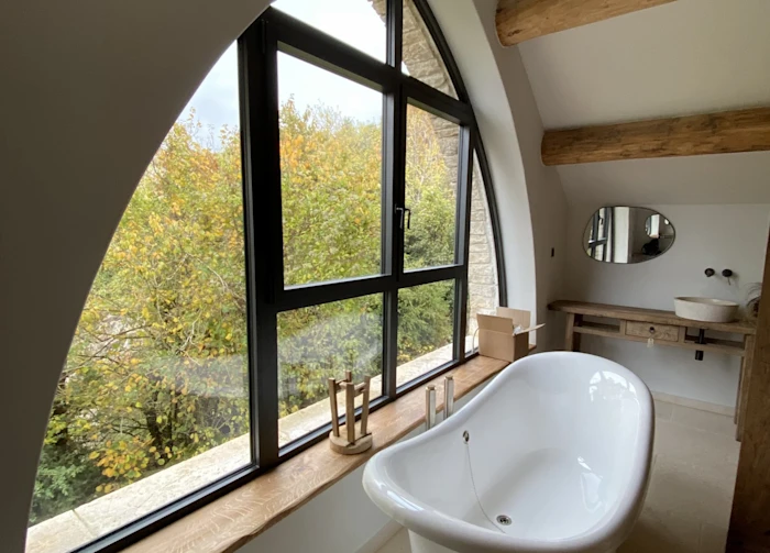 Aluminium bathroom window