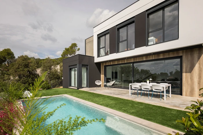 Maison contemporaine à Matadepera : une architecture ouverte sur la nature