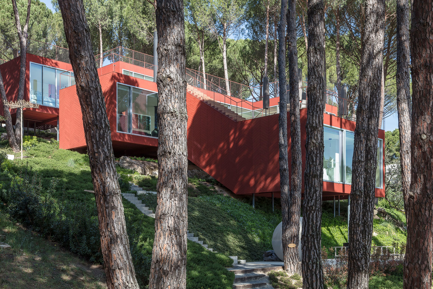 Casa en Rojo, cuando la vivienda dialoga con el paisaje