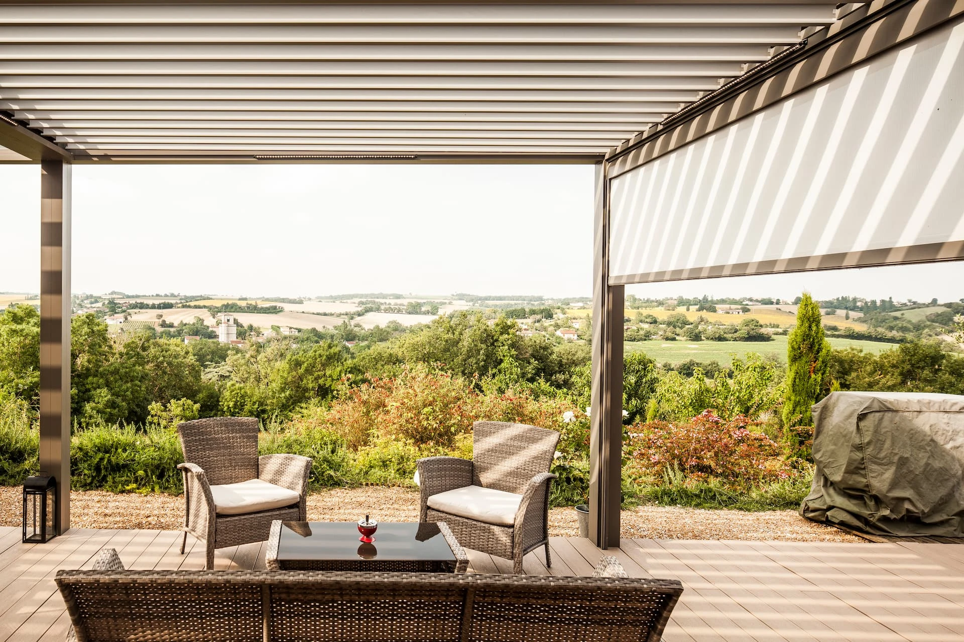 Pergola bioclimatique aluminium : guide d'achat complet