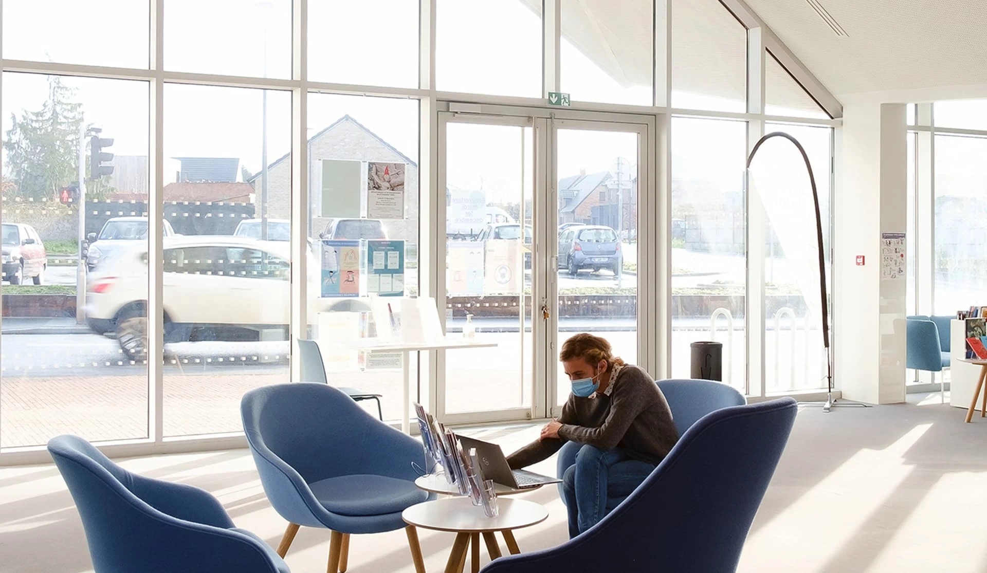 Porte d'entrée blanche aluminium