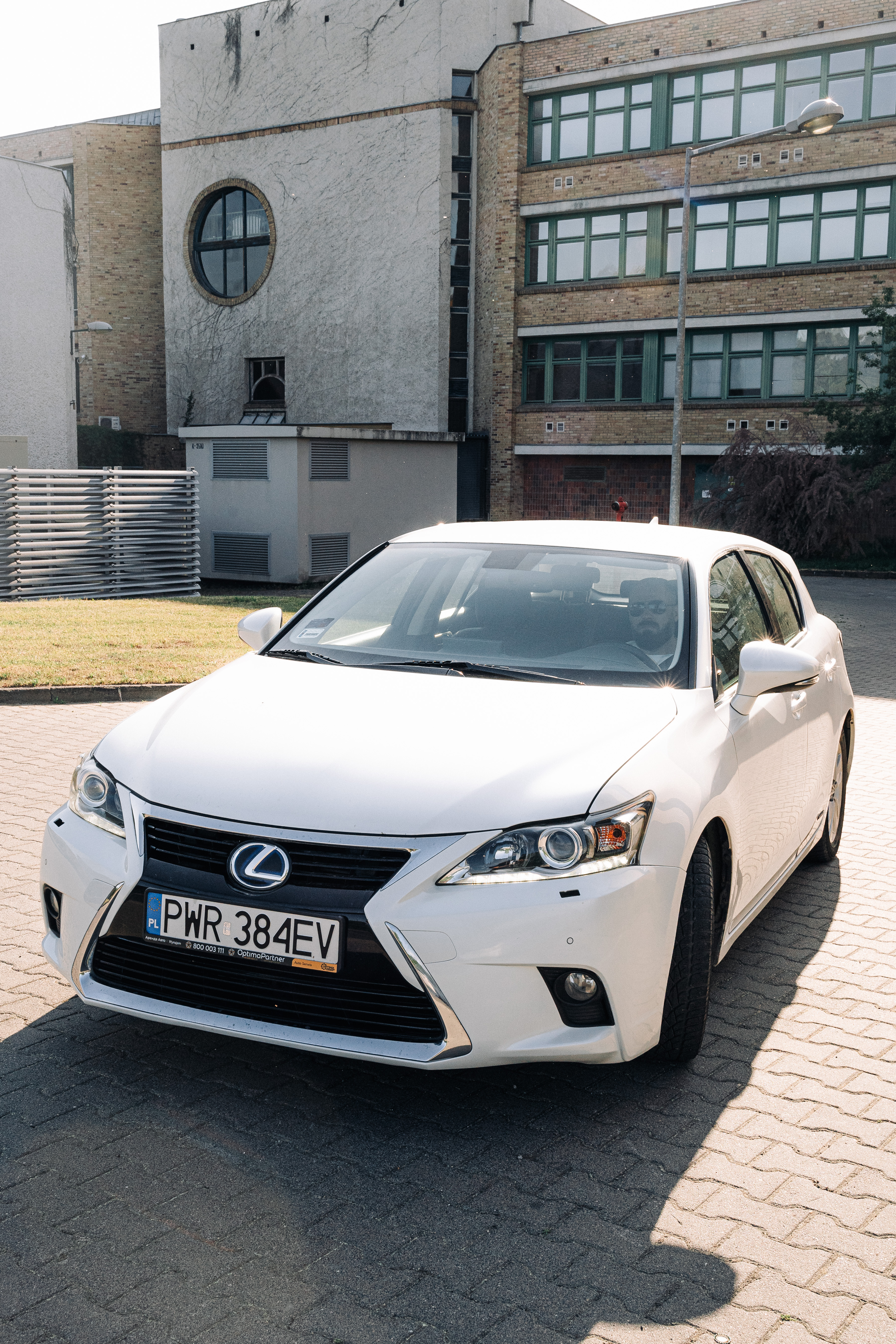 Optima Partner - Аренда LEXUS CT200h 2016 Гибрдиный 1.8 850ZŁ в неделю