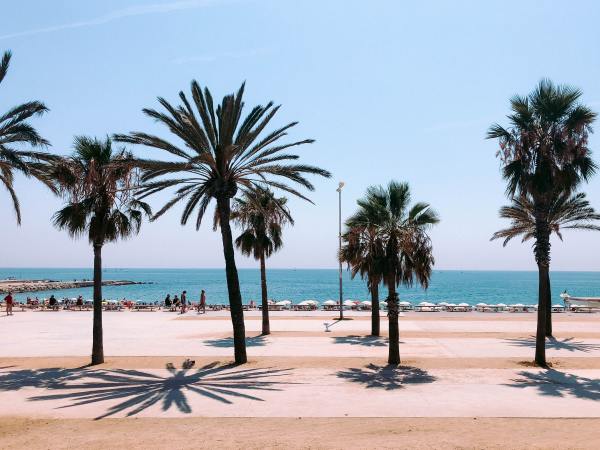 Barceloneta photo by Lucrezia Carnelos on Unsplash