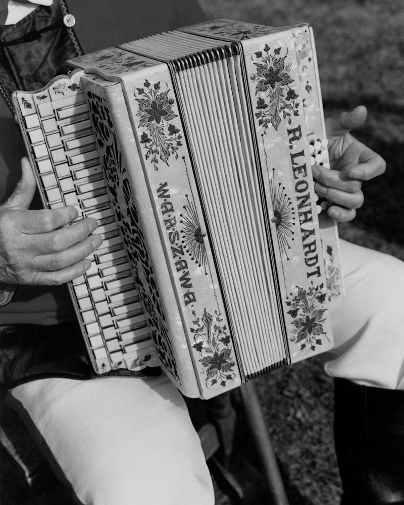 Ryszard Maniurski and the sound of his traditional pedal accordion. He shares the story of this beautiful instrument,
