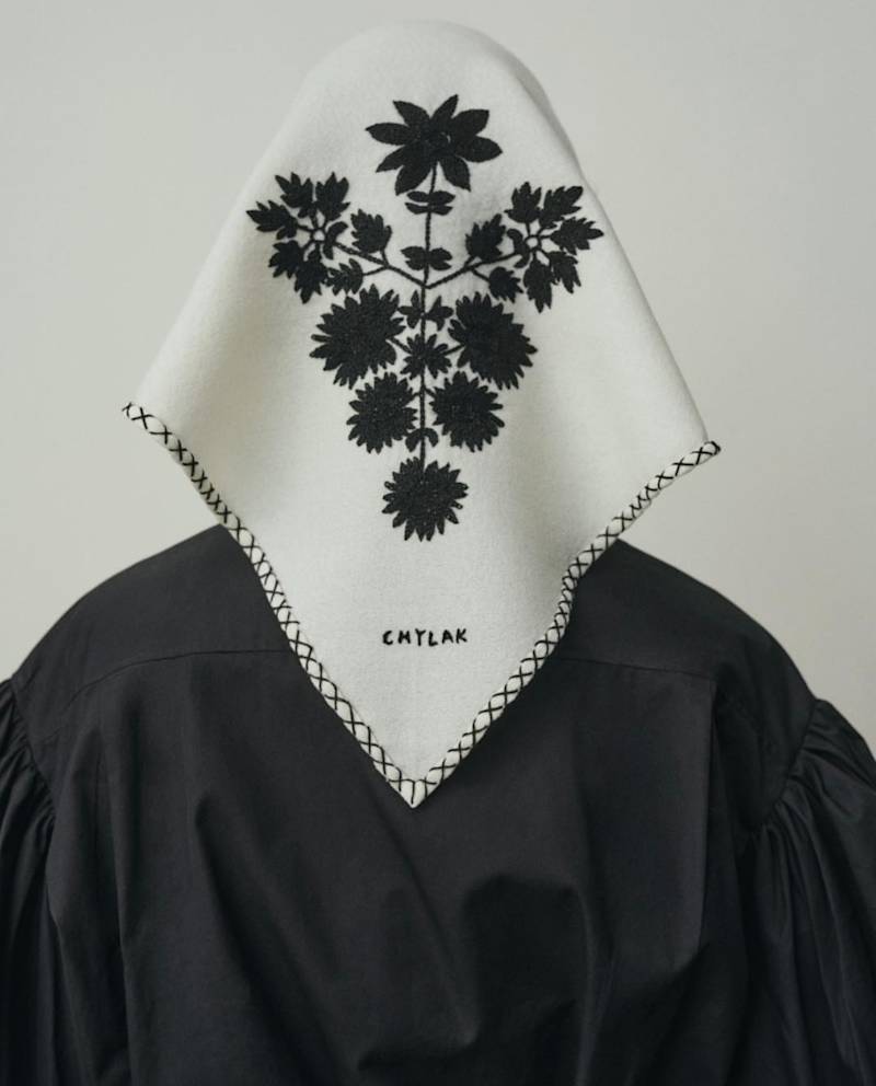 Shawl with Wilanów-style Embroidery.