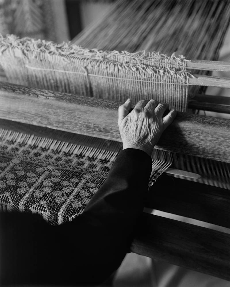 Our 2025 Fall/Winter campaign transports us to the Podlasie region of northeastern Poland, home to the tradition of double warp weaving.