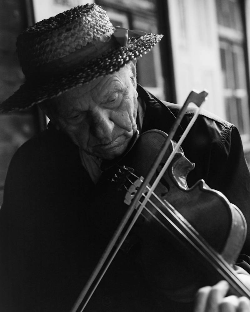 The wonderful Zdzisław Marczuk enriched our Fall/Winter campaign with traditional music from Podlasie.