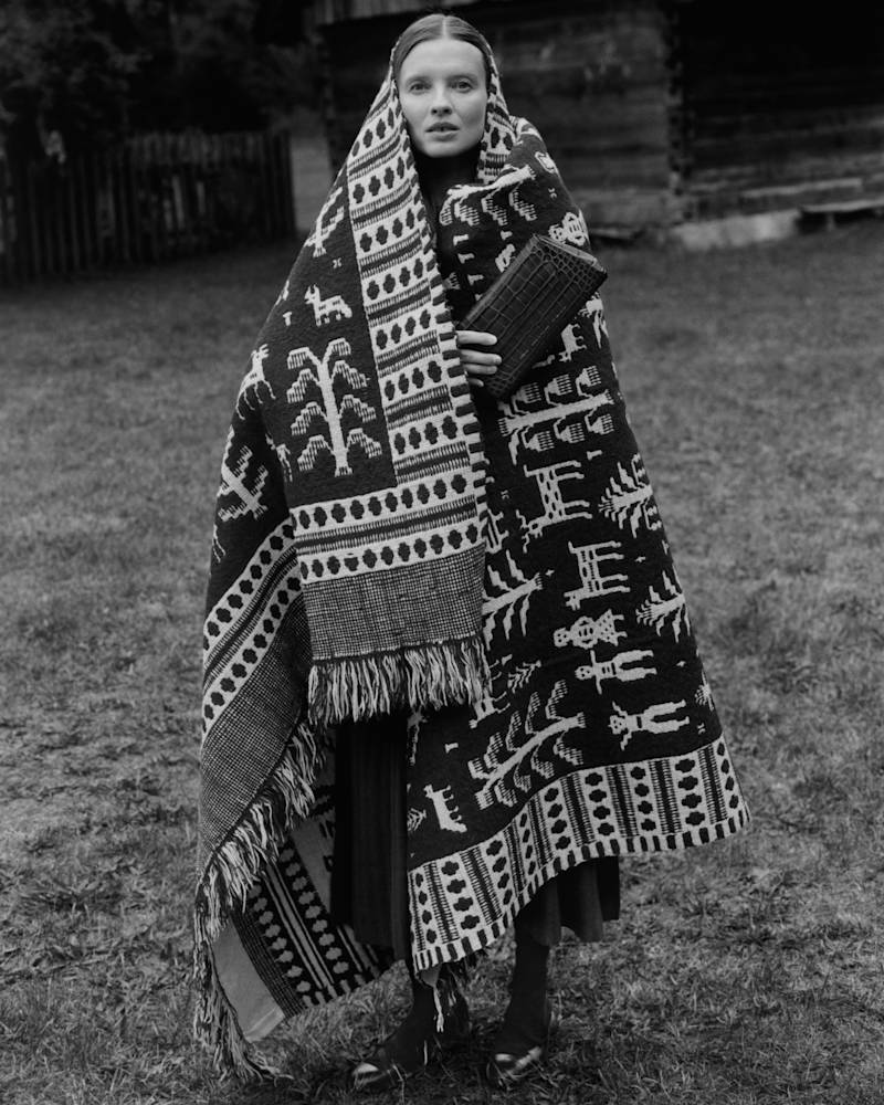 In Podlasie, on looms that have been passed on from generation to generation, remarkably skilled artisans craft beautiful textiles.