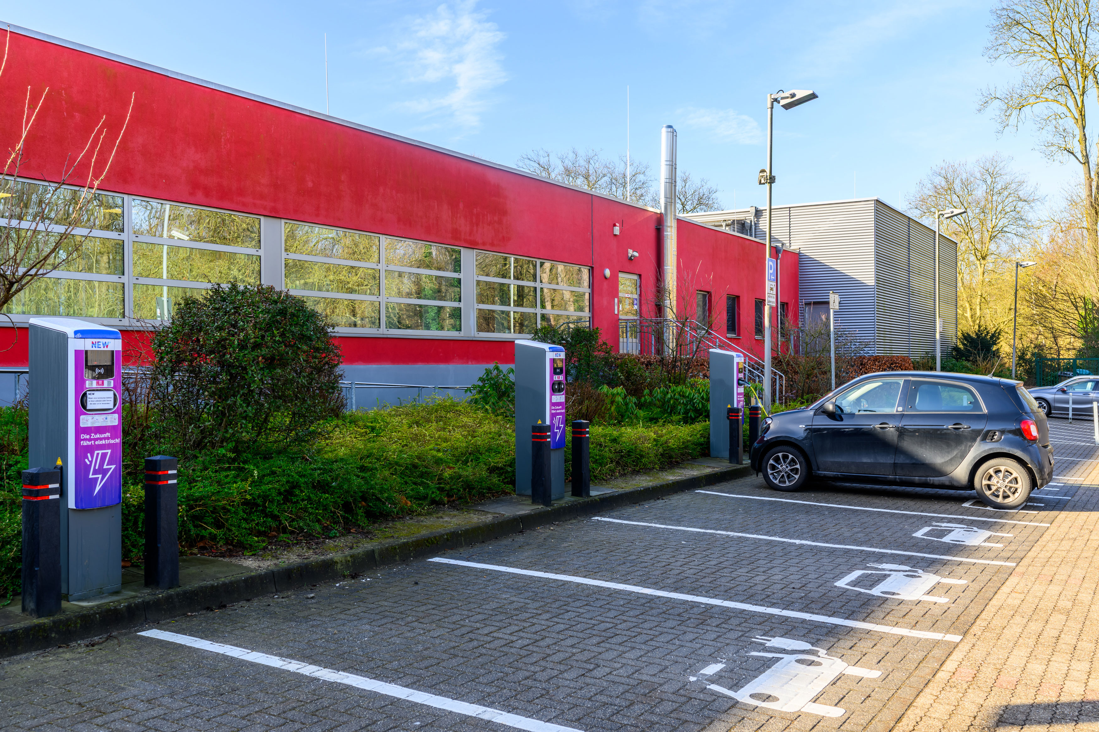 Ladesäulen der NEW Energie am Schlosbad