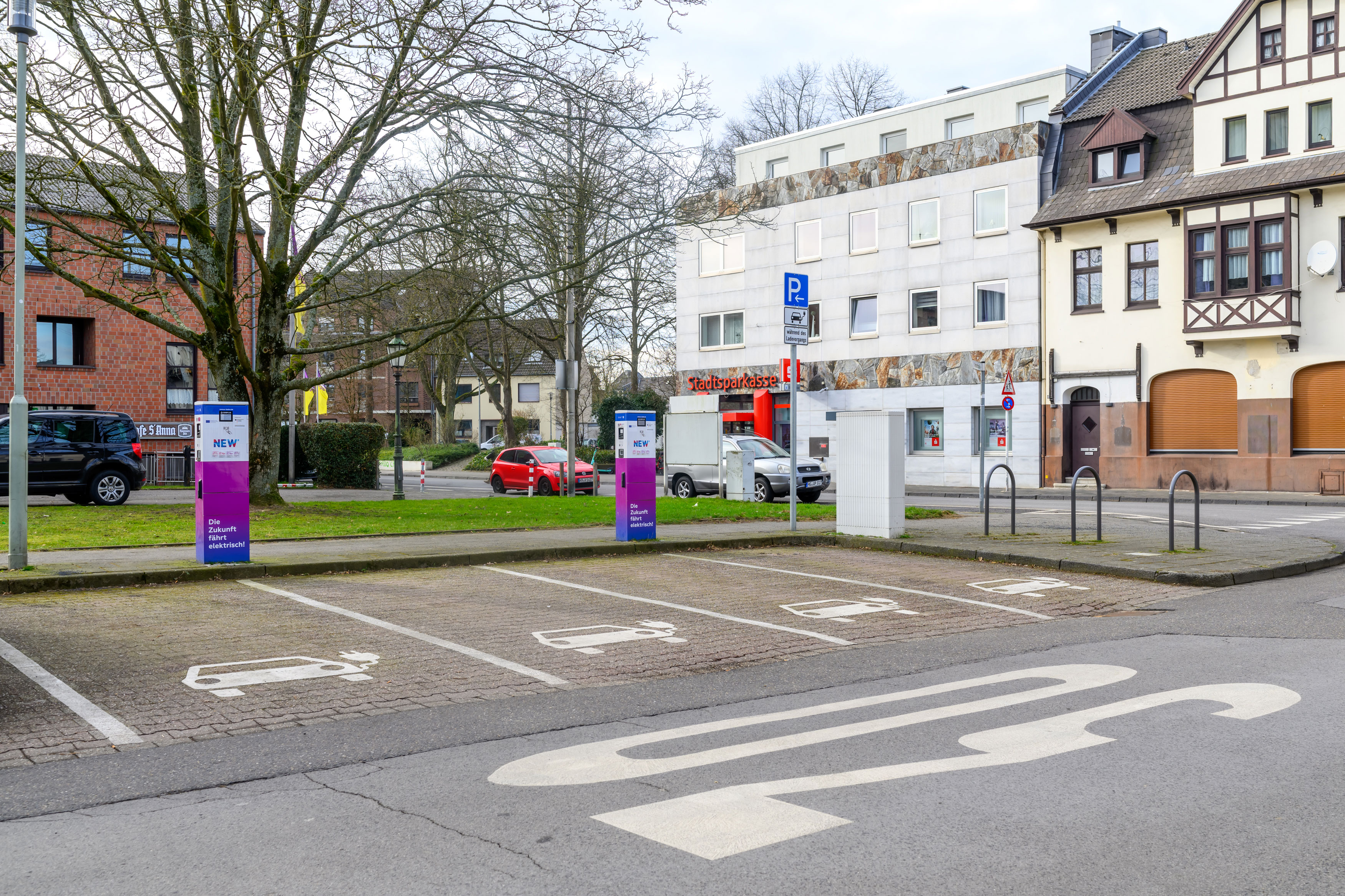 Ladesäulen der NEW Energie auf der Annastraße