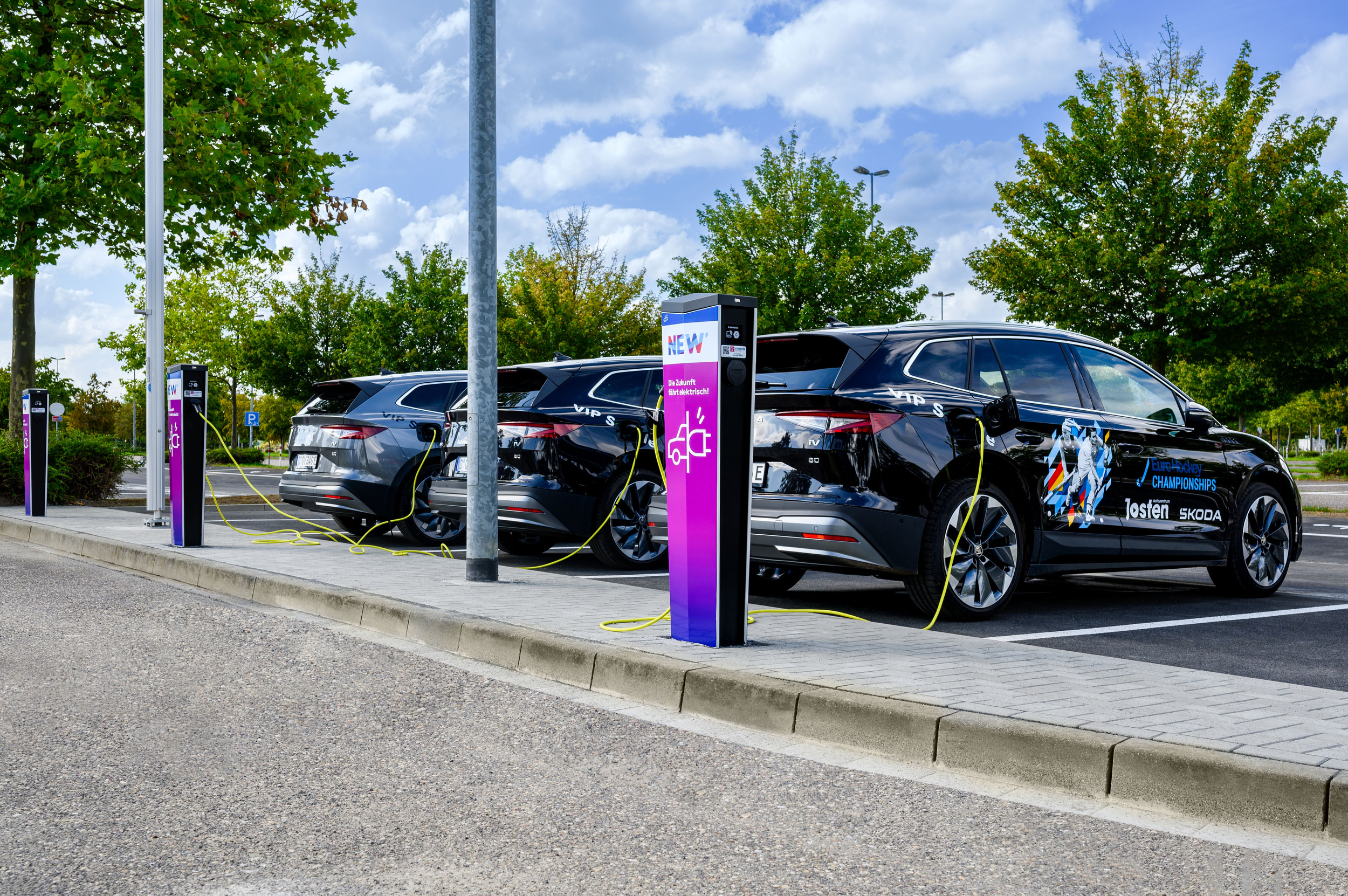 Mit der NEW Ladesäule E-Auto unterwegs laden