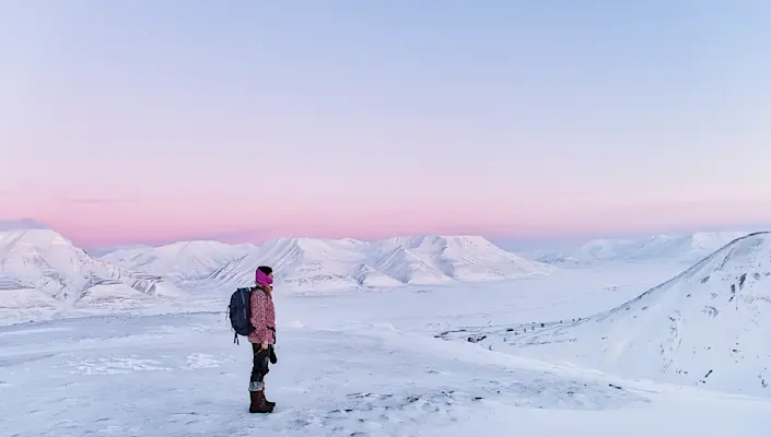 Hurtigruten Svalbard_Hike in light winter_Agurtxane Concellon