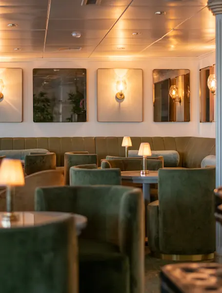 The Andrea Lounge onboard MS Serenissima. Photo credit: Hurtigruten Svalbard / Paulina Hinz