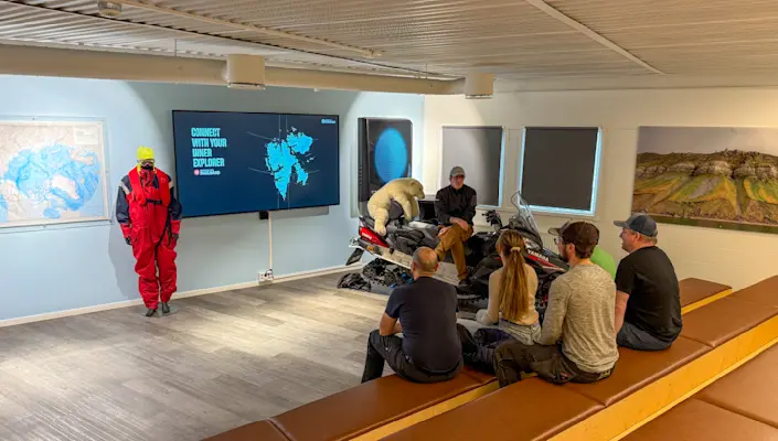 Svalbard Expedition Centre 3750