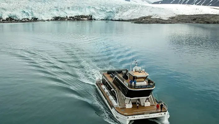 Wildlife Glacier Cruise MS Bard - Photo Thomas Griesbeck 750x750