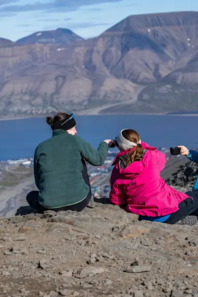 Hike to Sarkofagen_Hurtigruten Svalbard_Photo Schibsted Partnerstudio