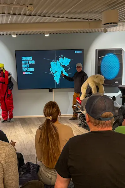 Svalbard Expedition Centre 3763