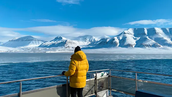 Hybrid electric catamaran to Pyramiden HGR 151703