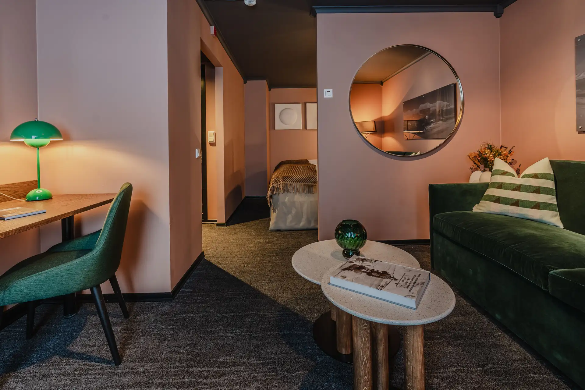 Junior-Suite-Funken-Lodge-HGR-165033-Photo-Ragnhild-Utne-Hurtigruten-Svalbard