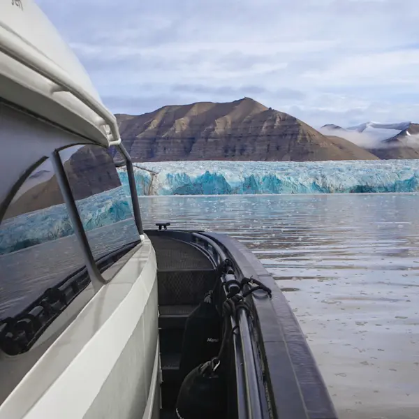 Glacier-safari-to-Tempelfjorden-and-Tunabreen-with-Kvitbjorn-HGR-156872-Photo Eveline Lunde
