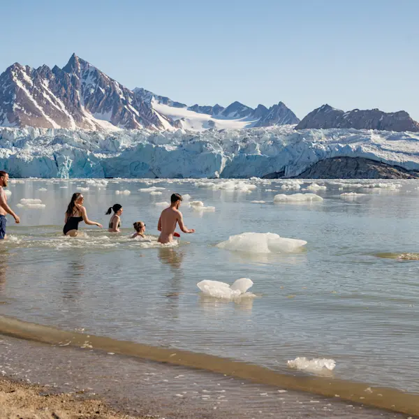 Hurtigruten Svalbard_MS Nordstjernen SmeerenburgPhoto Schibsted Partnerstudio