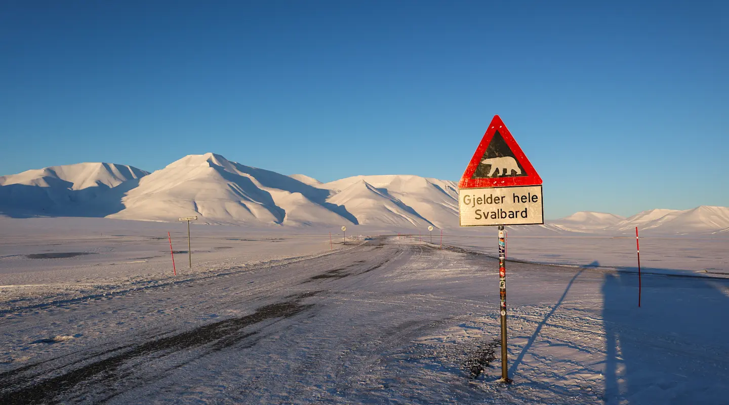 Longyearbyen-Panorama-midnightsun Hurtigruten-Svalbard Photo Eveline-Lunde 4016
