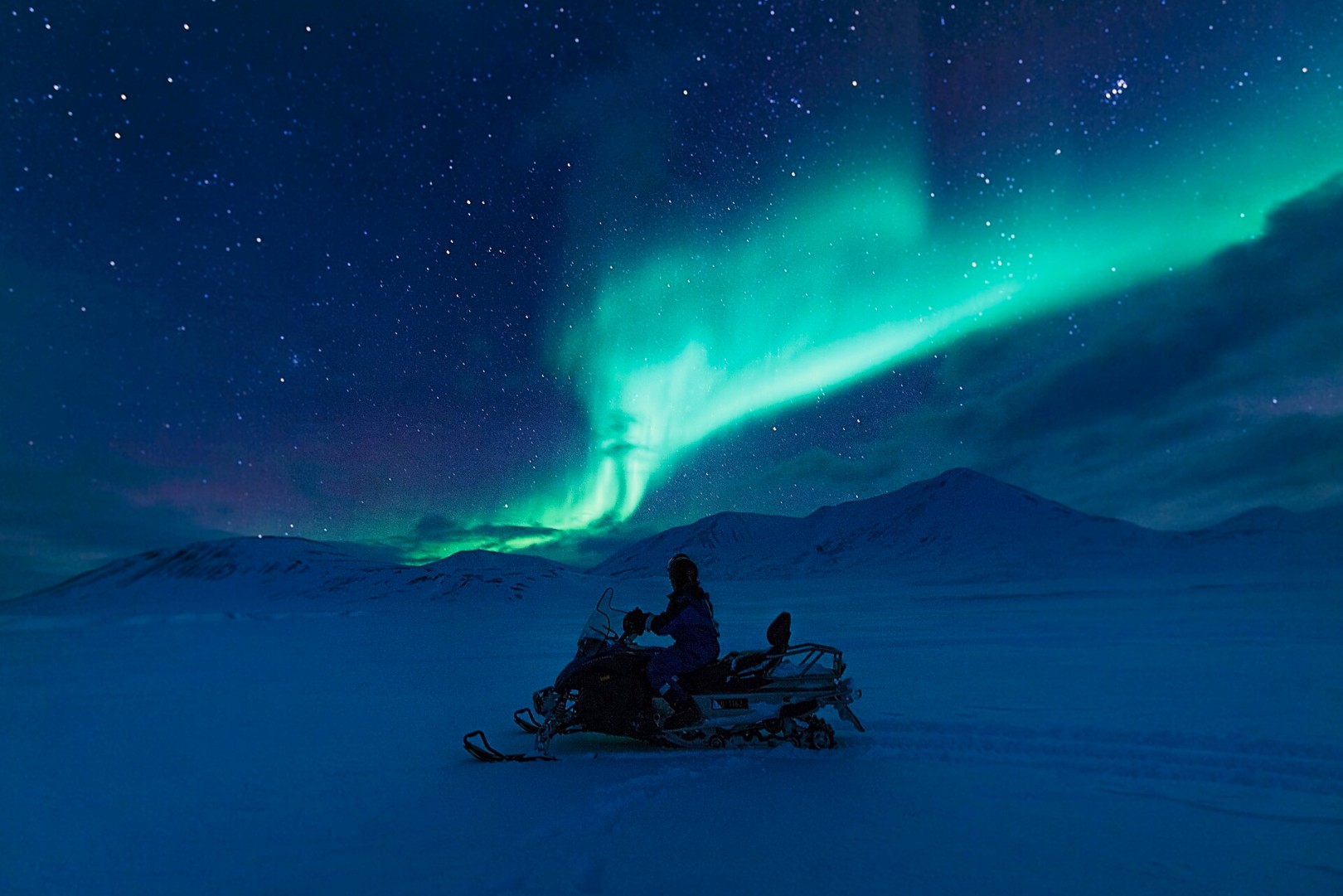 Northern light and snow mobile HGS 15120 1920 Photo Agurtxane Concellon