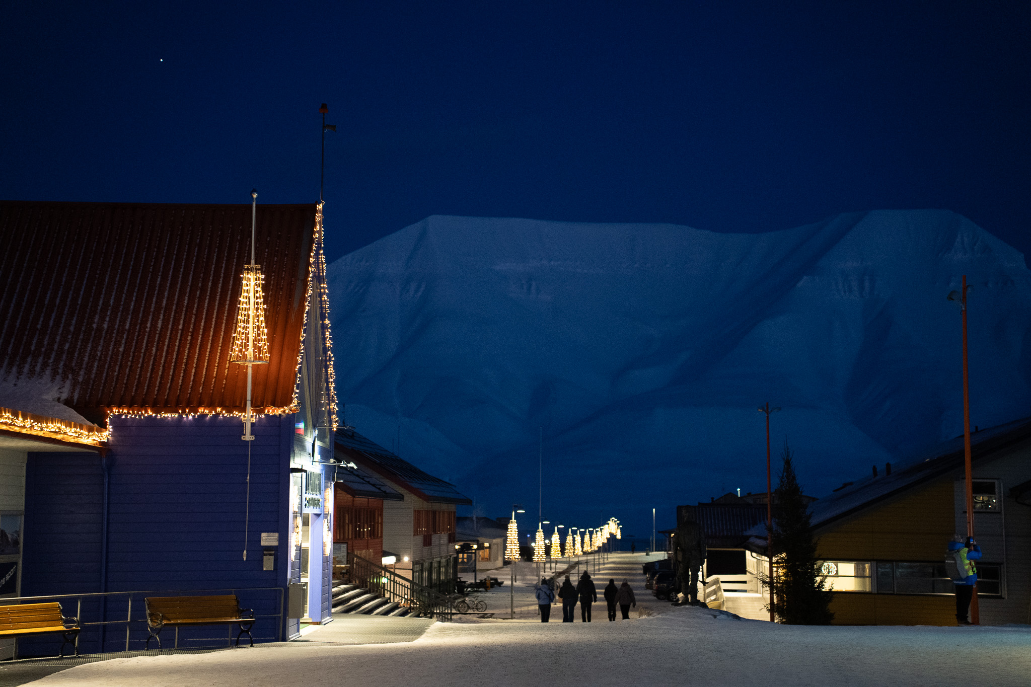 PolarNight HurtigrutenSvalbard Mainstreet1 MarieHusoy