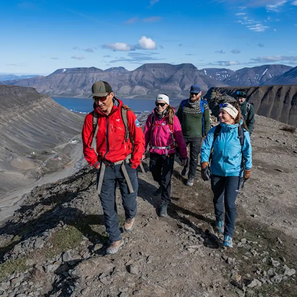 Hurtigruten Svalbard_Hike to Sarkofagen_Schibsted Partnerstudio