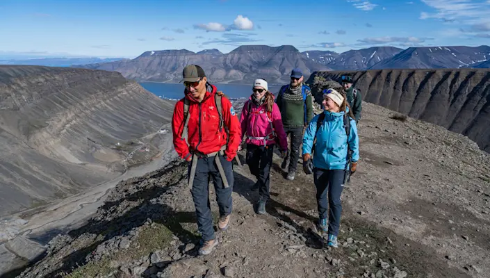 Hurtigruten Svalbard_Hike to Sarkofagen_Schibsted Partnerstudio